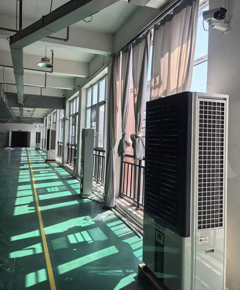 制衣廠整體降溫，應(yīng)用蒸發(fā)冷省電空調(diào)-立式軸流雙風(fēng)口機(jī)組