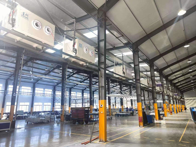 機械設(shè)備廠整體降溫，應(yīng)用蒸發(fā)冷省電空調(diào)-臥式射流機組